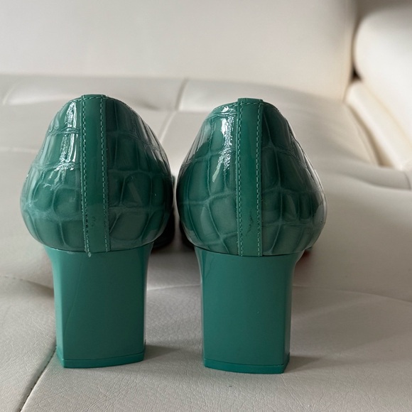 Vince Camuto Teal Crocodile Pattern Heels - Picture 9 of 11